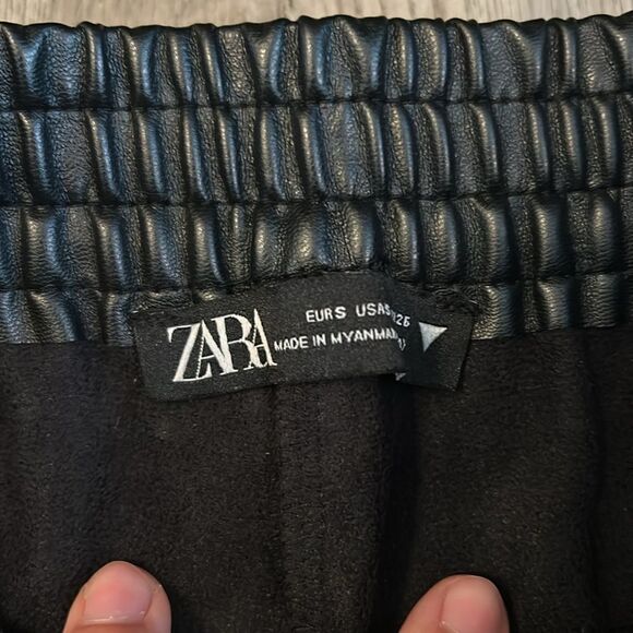LIKE NEW ZARA FAUX LEATHER JOGGERS HIGH WAISTED SIZE SMALL - Picture 4 of 4